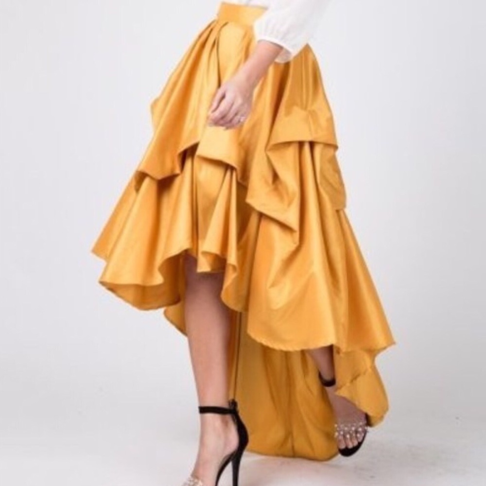 🌟 LAST 1 - 24 HOUR SALE 🆕 Hi-Low Skirt 🌟 - Picture 4 of 7